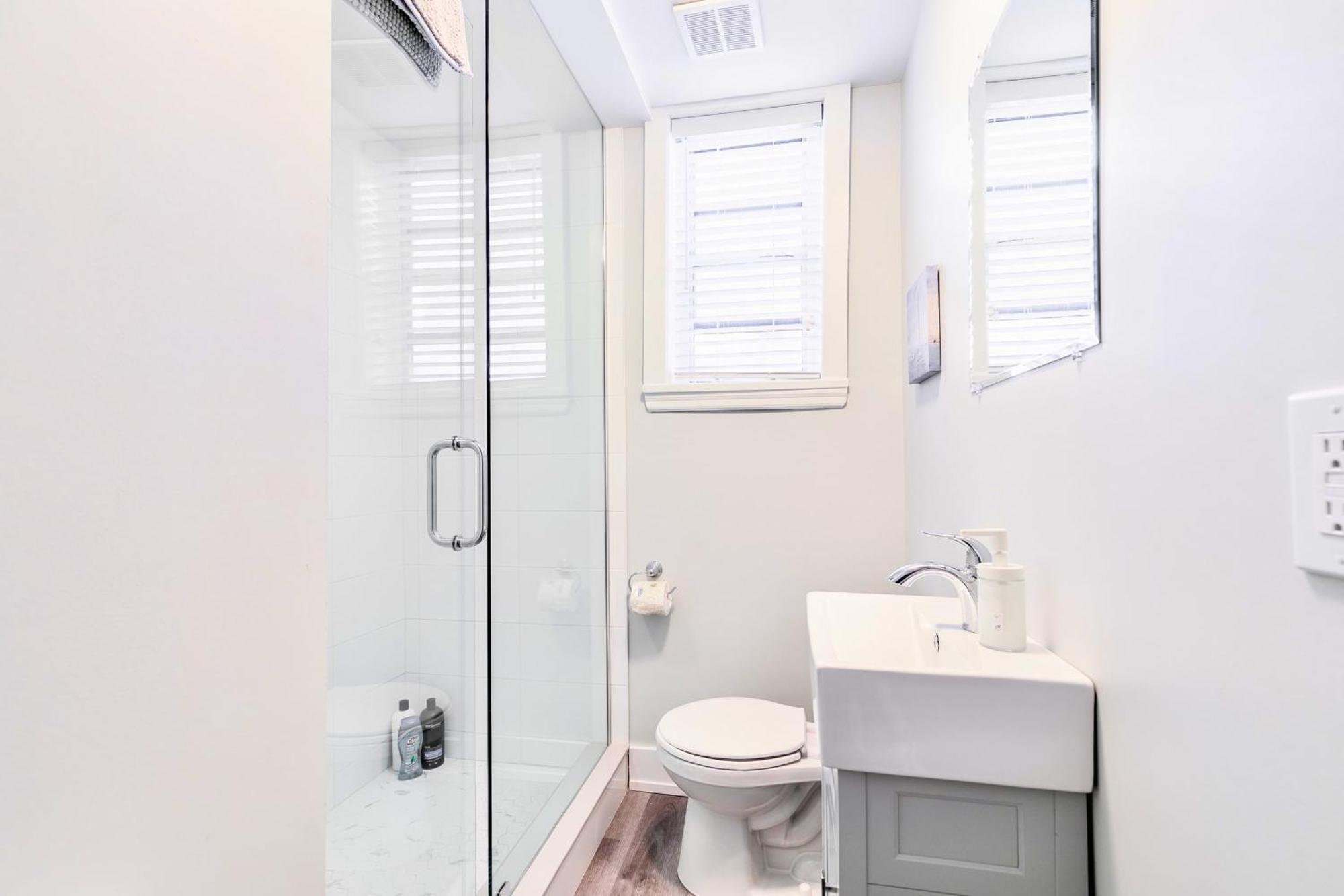 Modern Apartment In Corktown Hamilton Sleeps 4 Екстер'єр фото