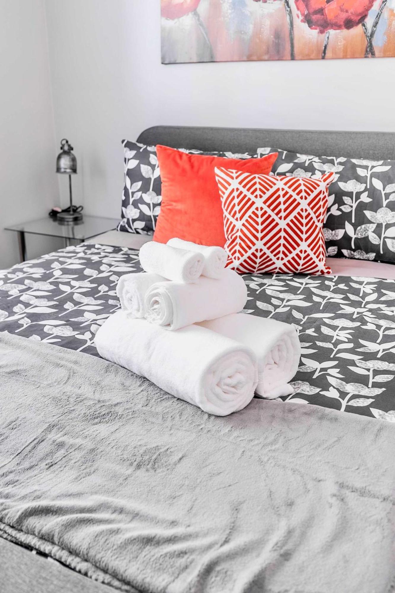 Modern Apartment In Corktown Hamilton Sleeps 4 Екстер'єр фото